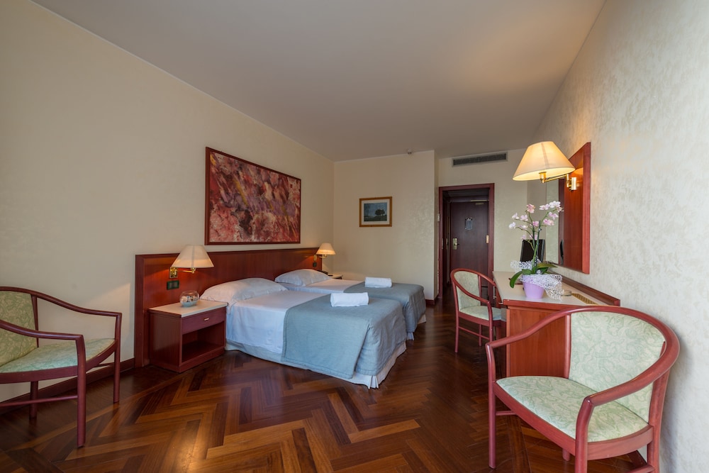 GREEN, DOUBLE BED
