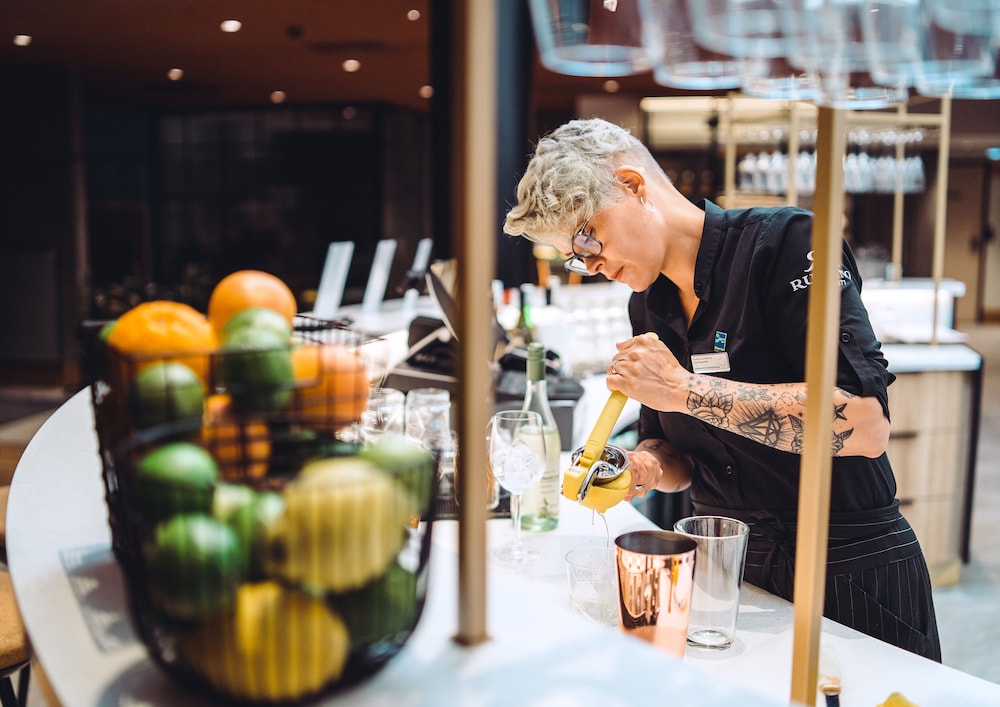 restaurant cafeteria