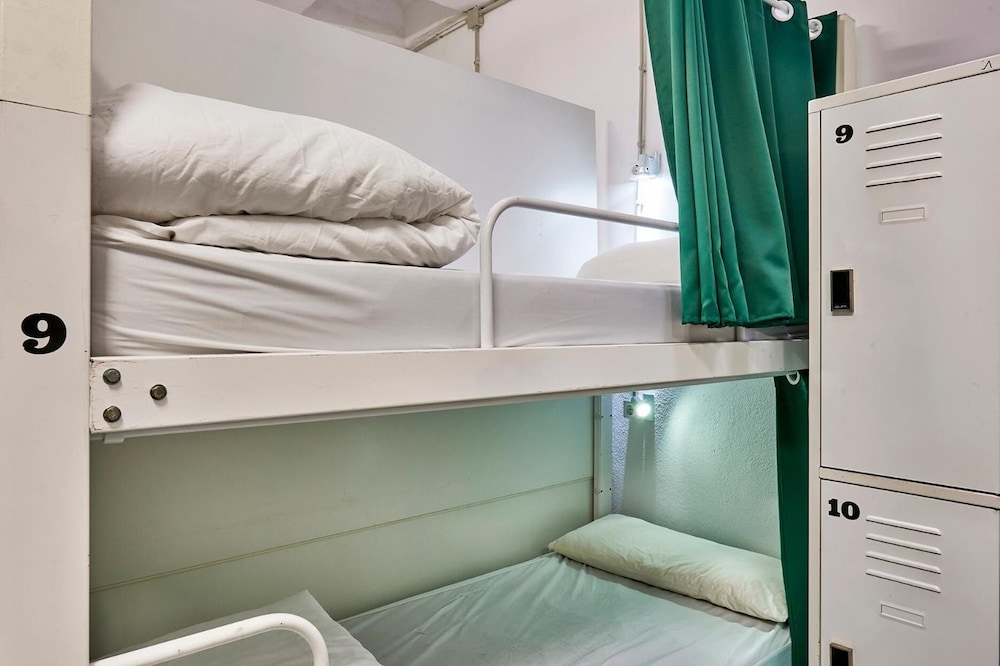 Hola Hostal Collblanc 8/22