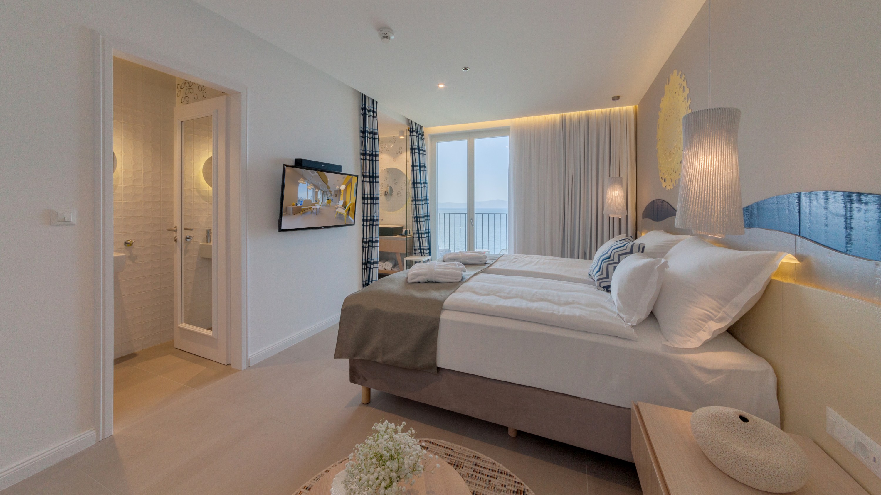 Superior, Double Bed, Side Sea View, Balcony