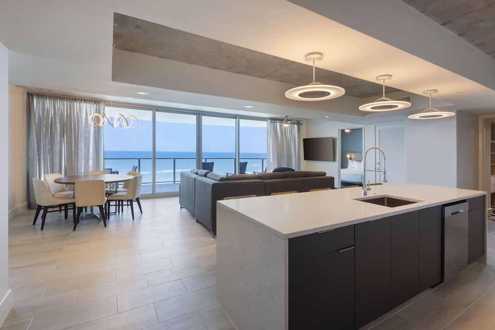Max Beach Resort 8/50