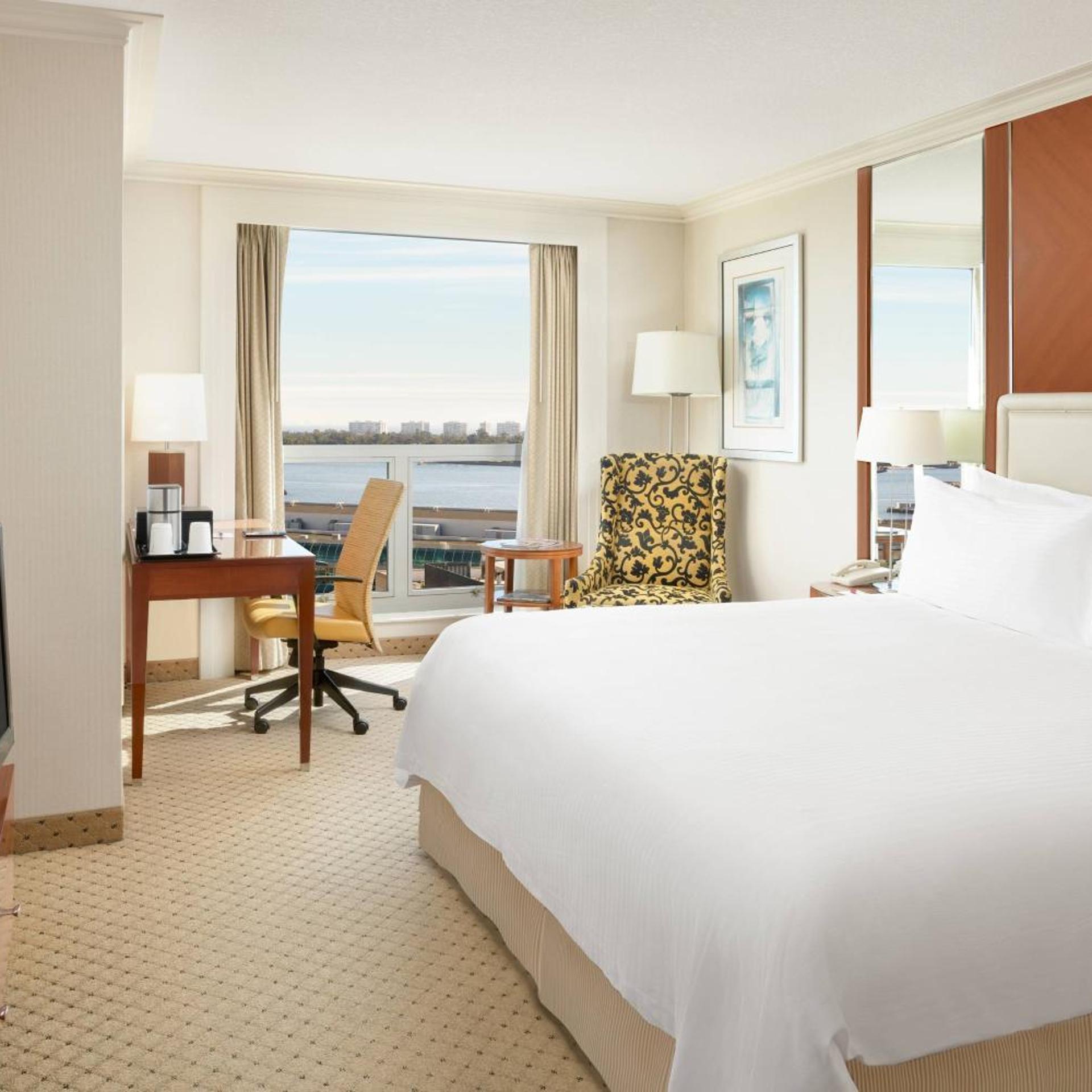Room, King Bed, Water View, High Floor