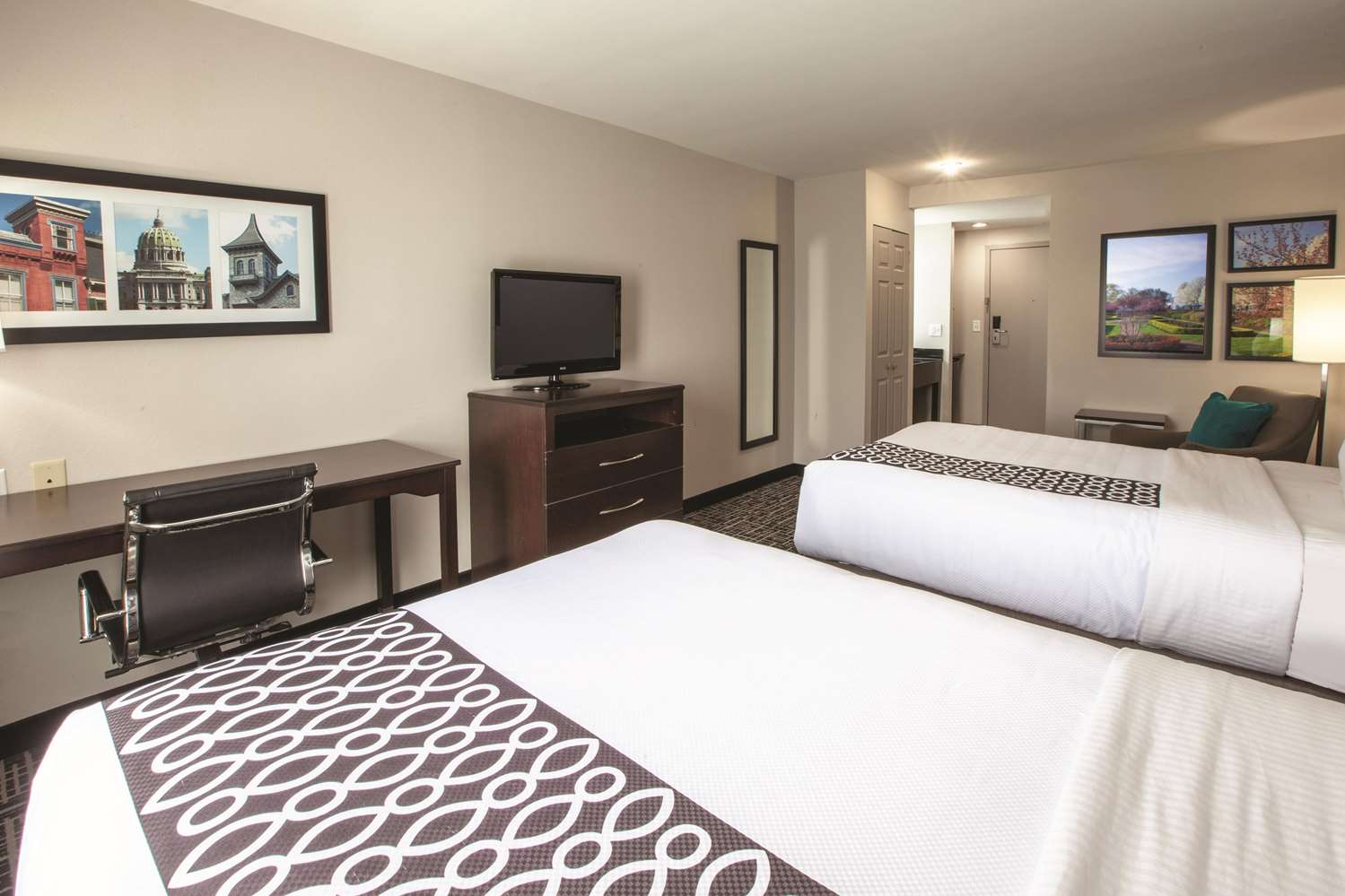 La Quinta Inn & Suites by Wyndham New Cumberland-Harrisburg 10/36