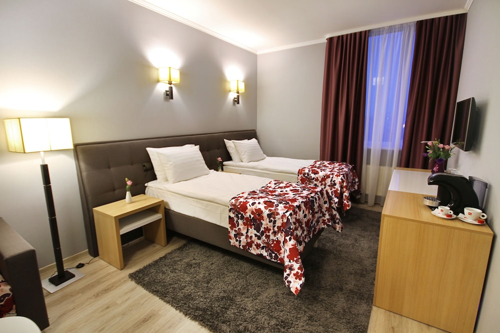 DELUXE, TWIN BEDS