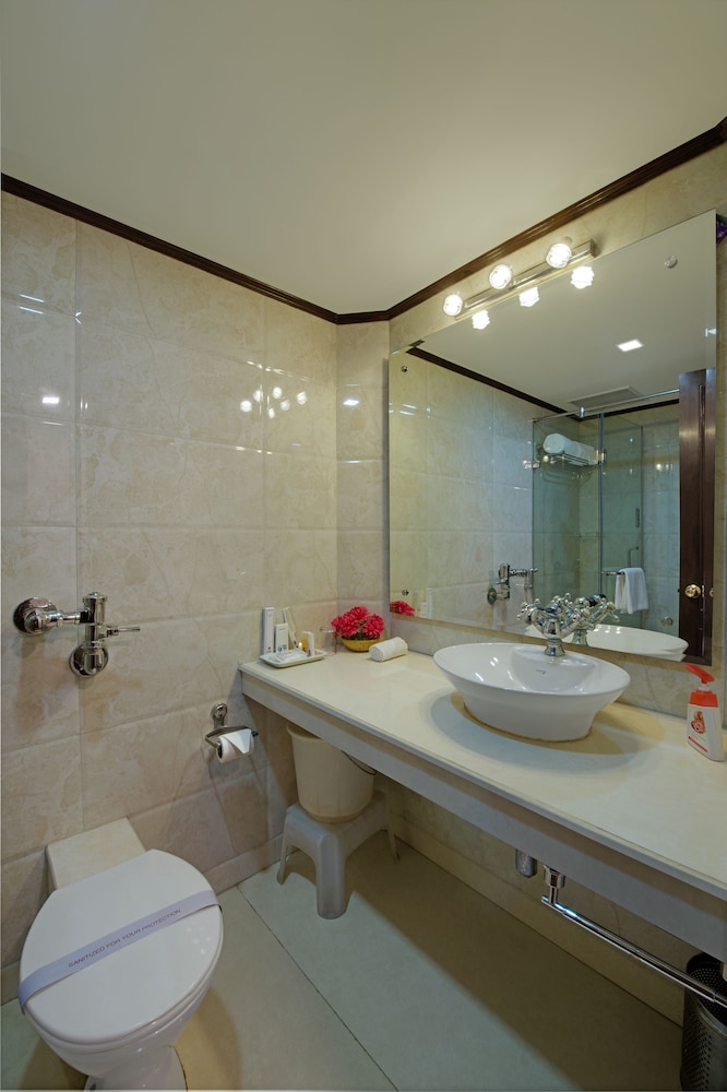 Hotel Baljees Regency 31/33