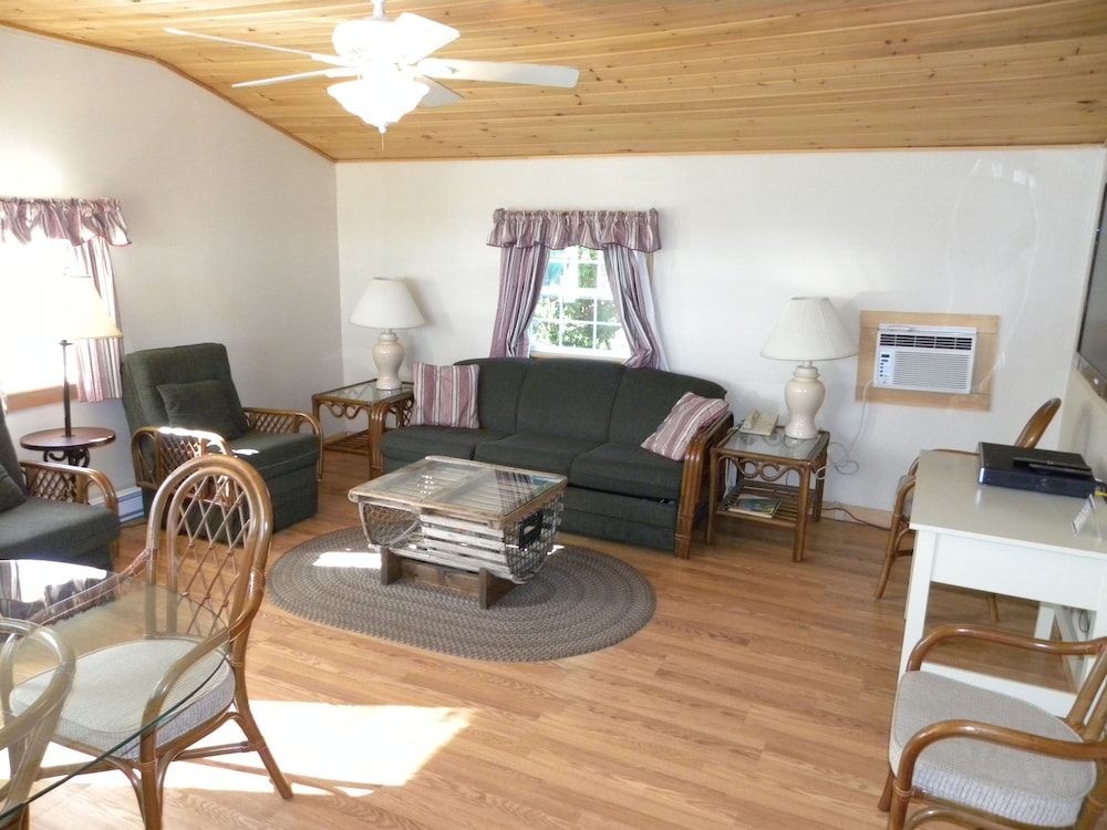 Colonial Gables Oceanfront Village 44/72