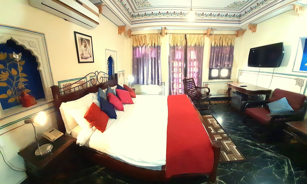 Hotel Sajjan Niwas 12/32