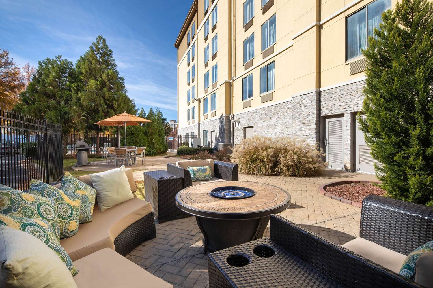 La Quinta Inn & Suites by Wyndham Atlanta Airport North 39/60