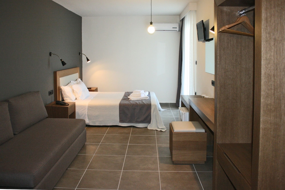 Amphitryon City Hotel 32/72