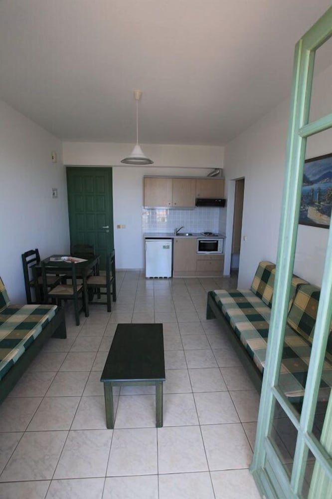 Nikolas Villas Apartments 19/43