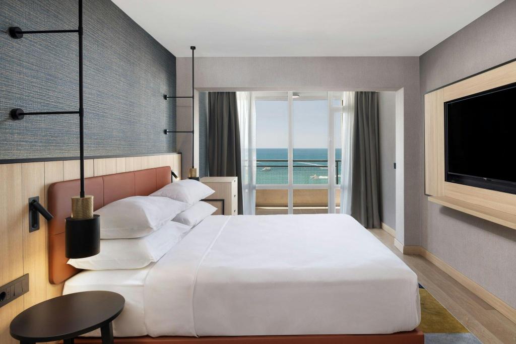 Suite, King Bed, Beach Front, Sea View, Balcony
