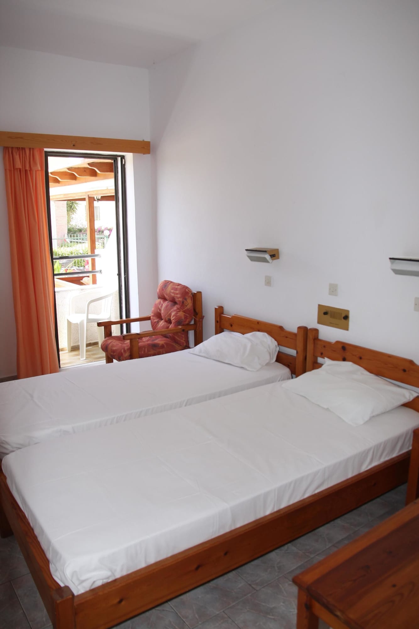 Classic, Triple, 1 Double and 1 Single Bed
