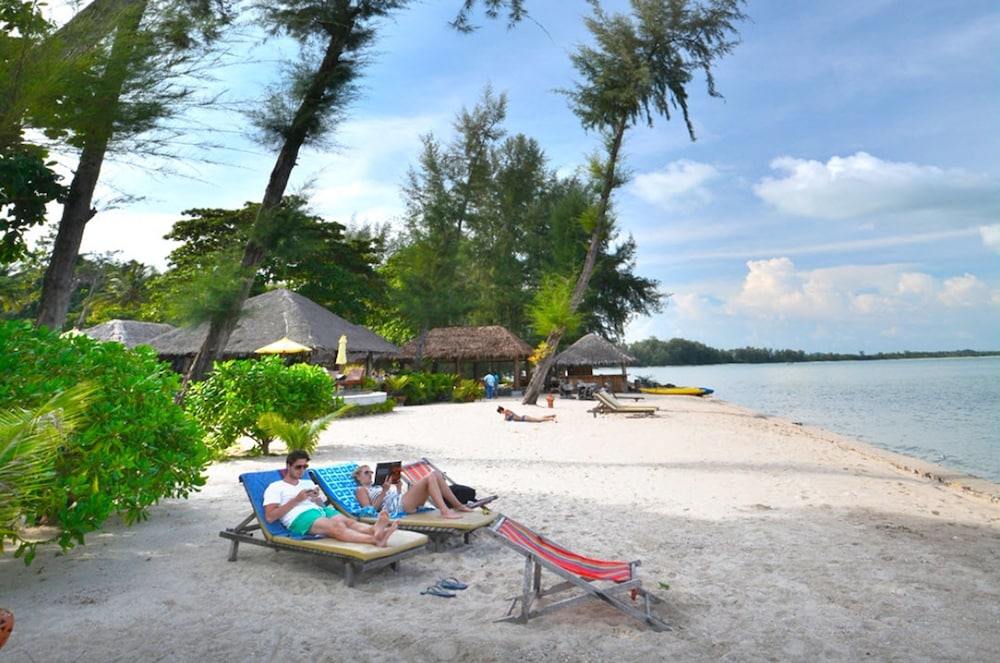 Thiw Son Beach Resort 67/70