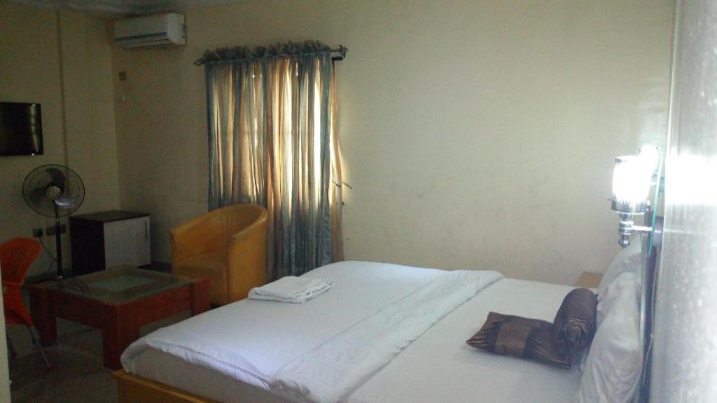 D'czars Hotel & Suites 7/16
