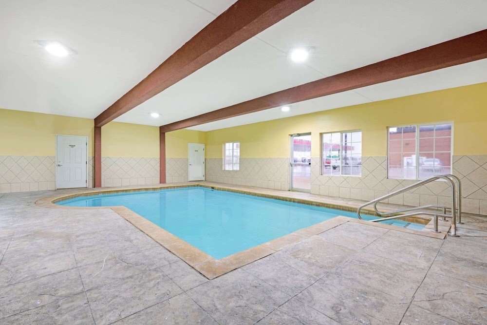 La Quinta Inn & Suites by Wyndham McAlester 8/45