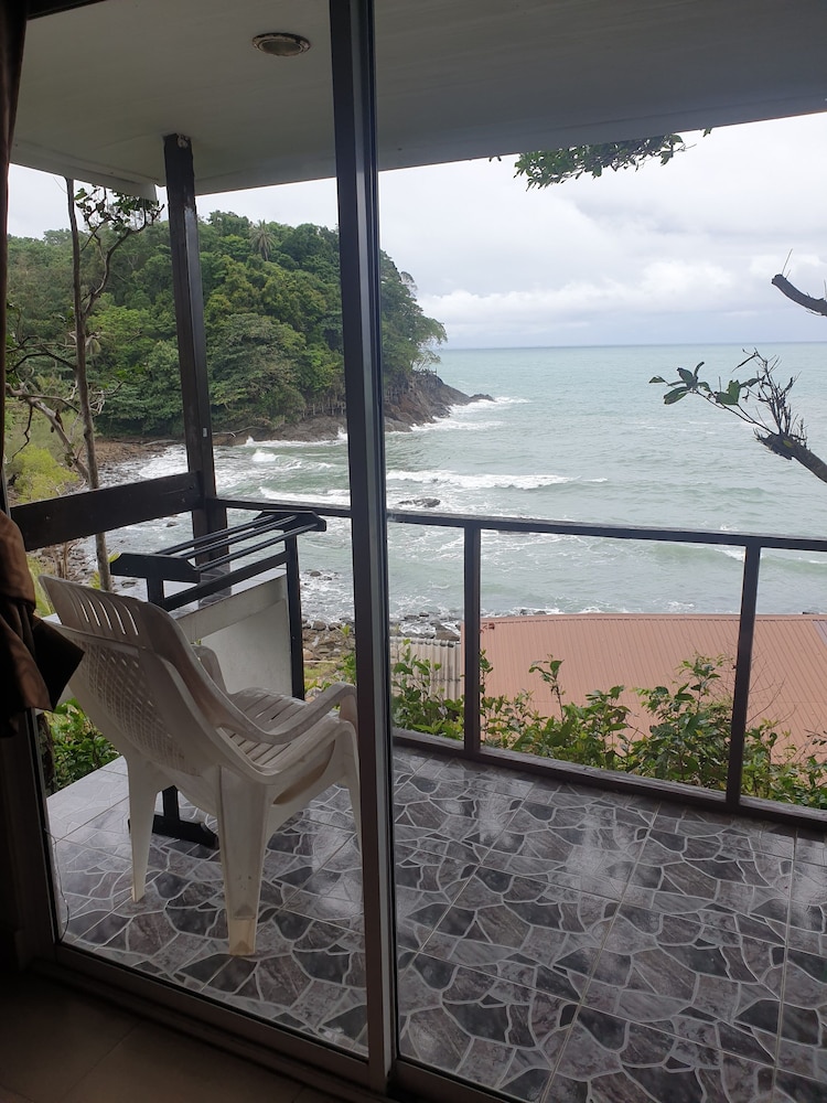 Cliff Cottage Resort 7/75
