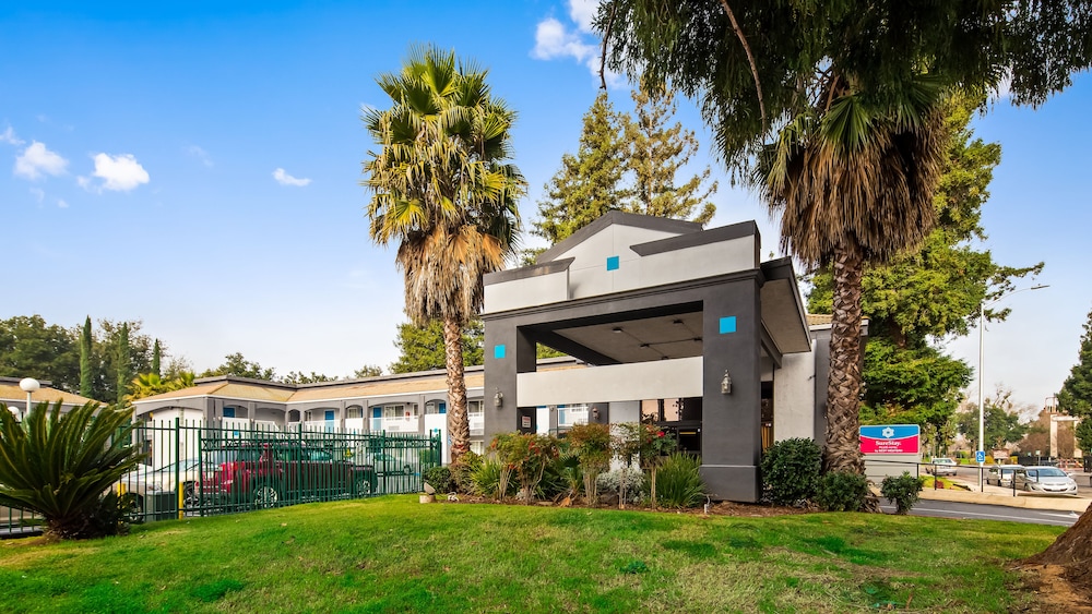 SureStay Plus Hotel by Best Western Sacramento North 6/32