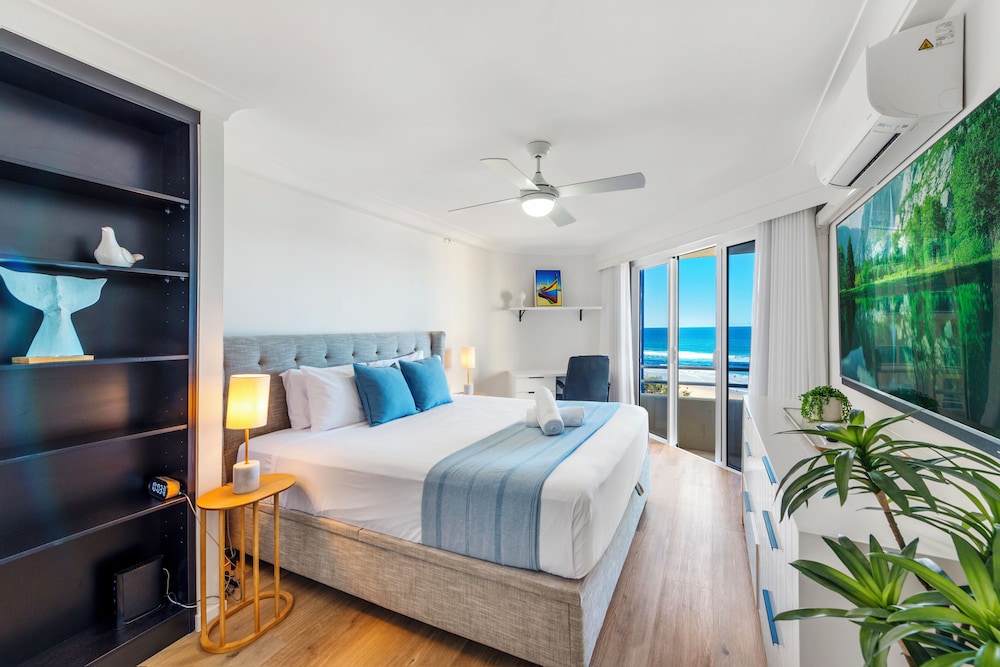 Zenith Ocean Front Apartments 8/50