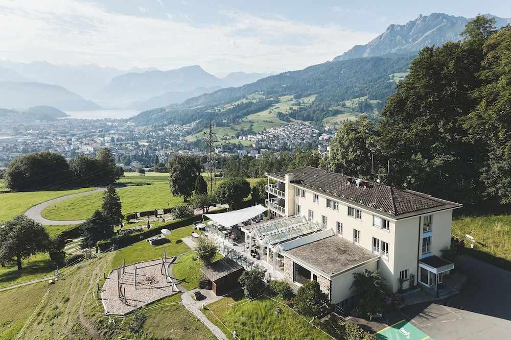Hotel Sonnenberg 28/33