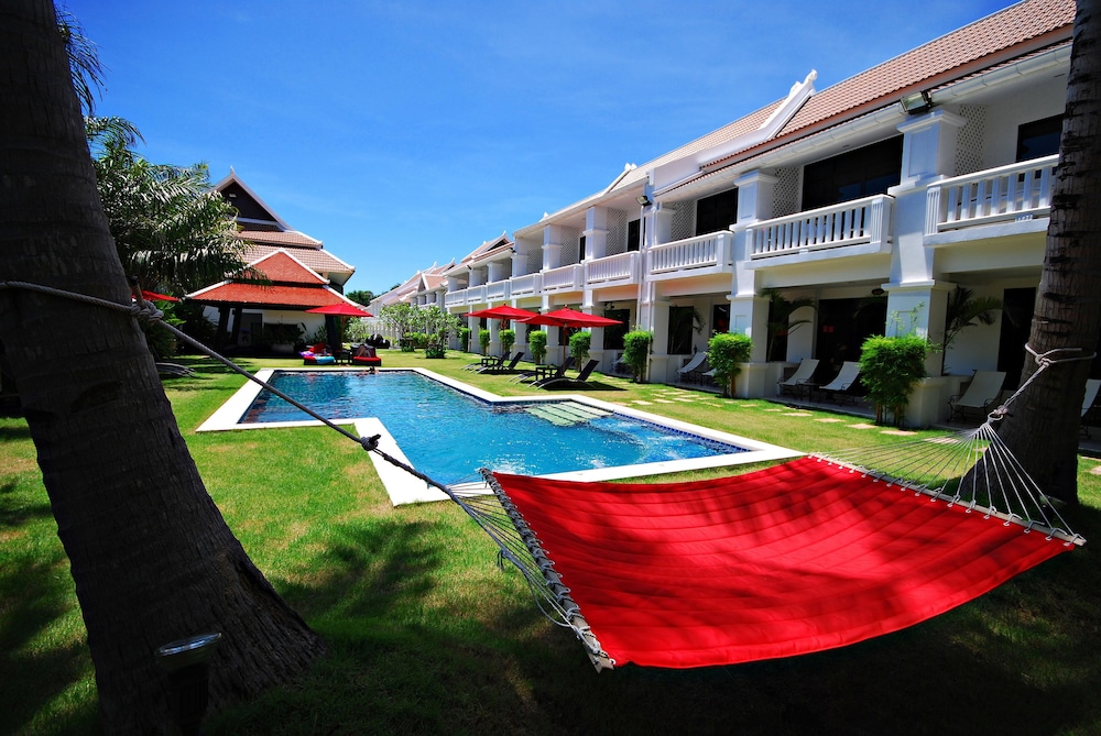 PALM GROVE RESORT 34/42