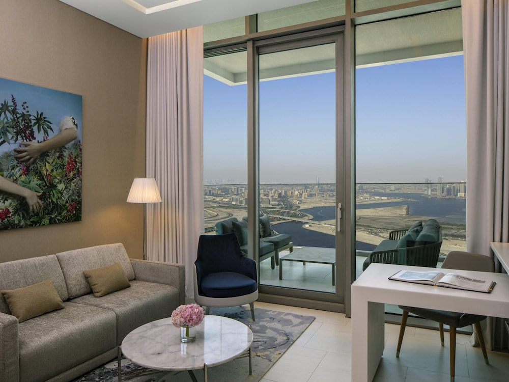 SLS Dubai Hotel and Residences 49/75