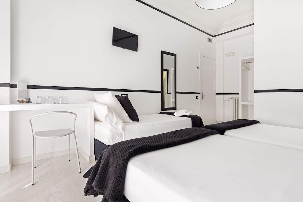 Hostal Gran Via 63 Rooms 12/28