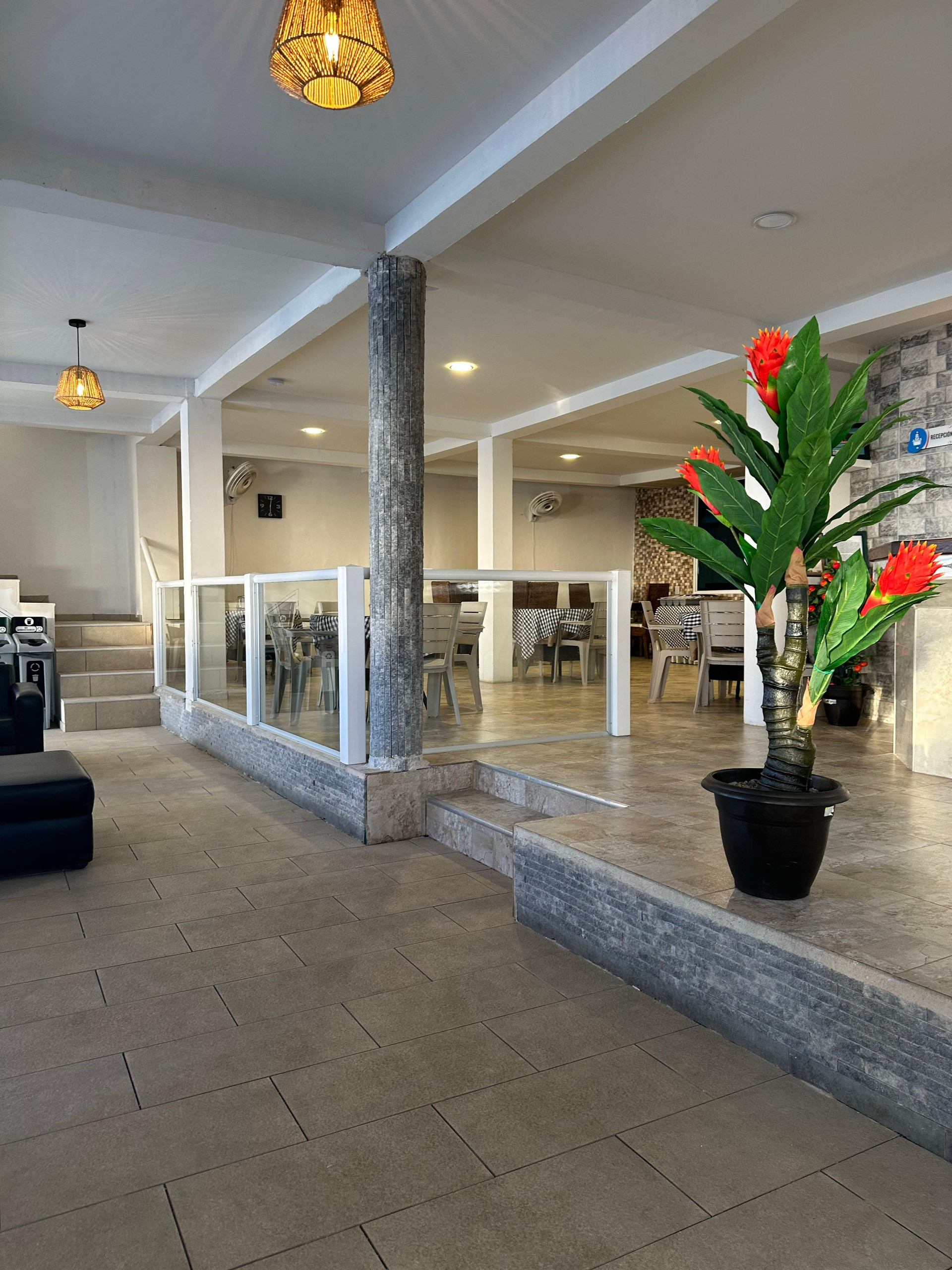 Island House Hotels 2/24