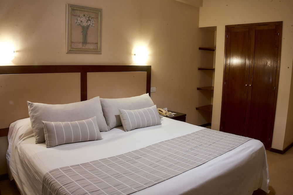 Hotel Catalinas Tucuman 5/50