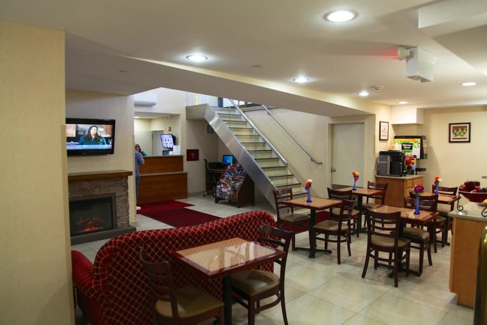 Corona Hotel 25/34