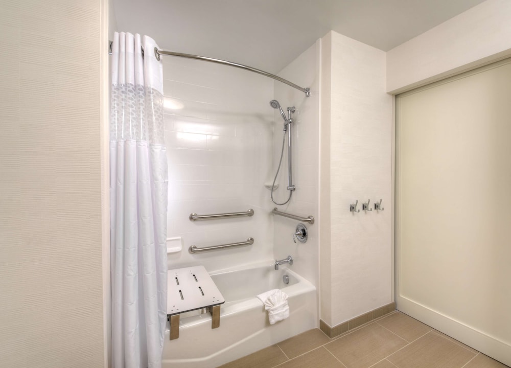 Hampton Inn Suites Dallas Plano East Tx 24/76