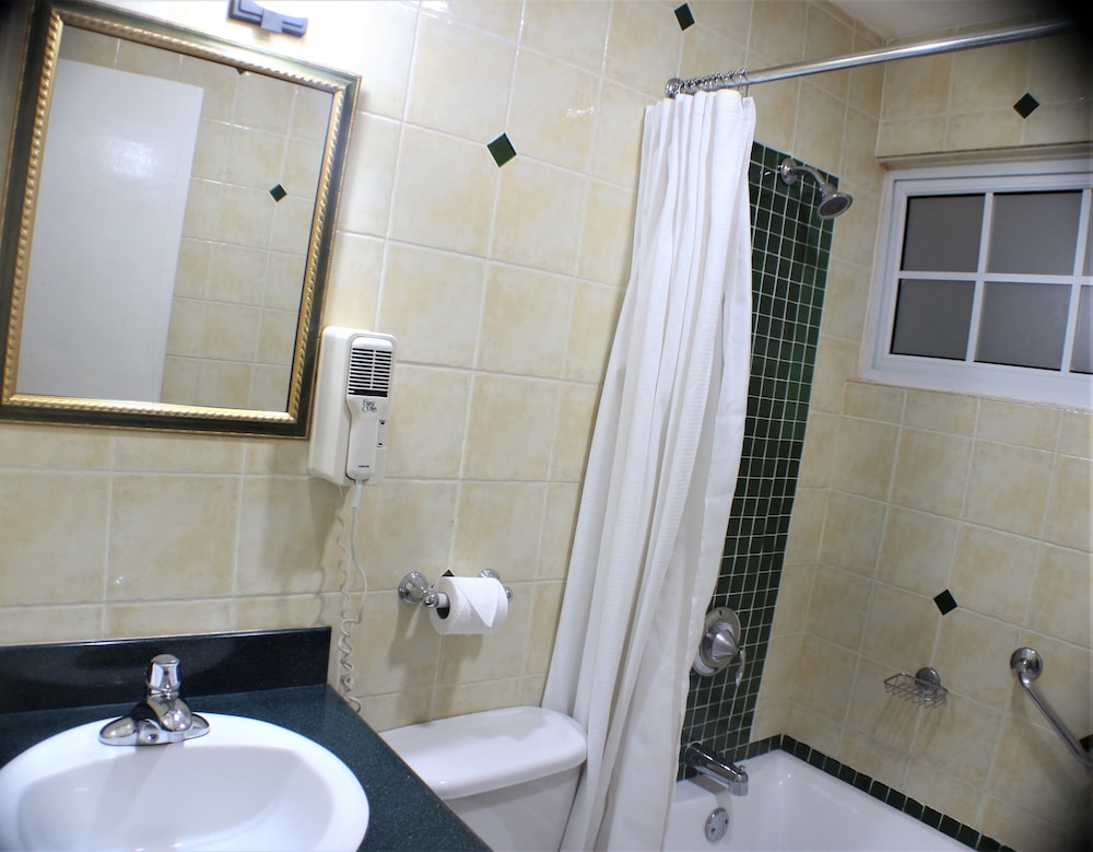 Altamont Court Hotel 67/73