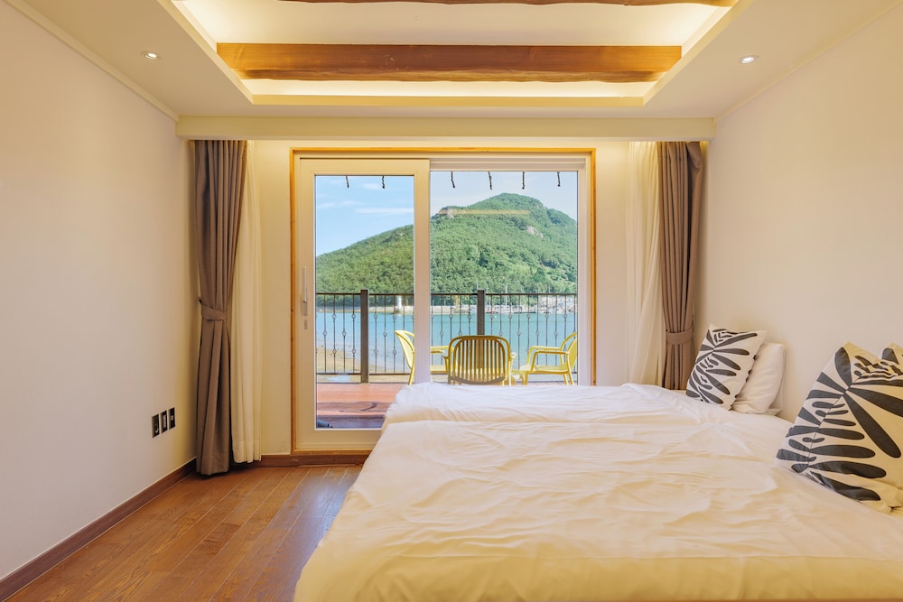 Hansan Marina Hotel Resort 8/63