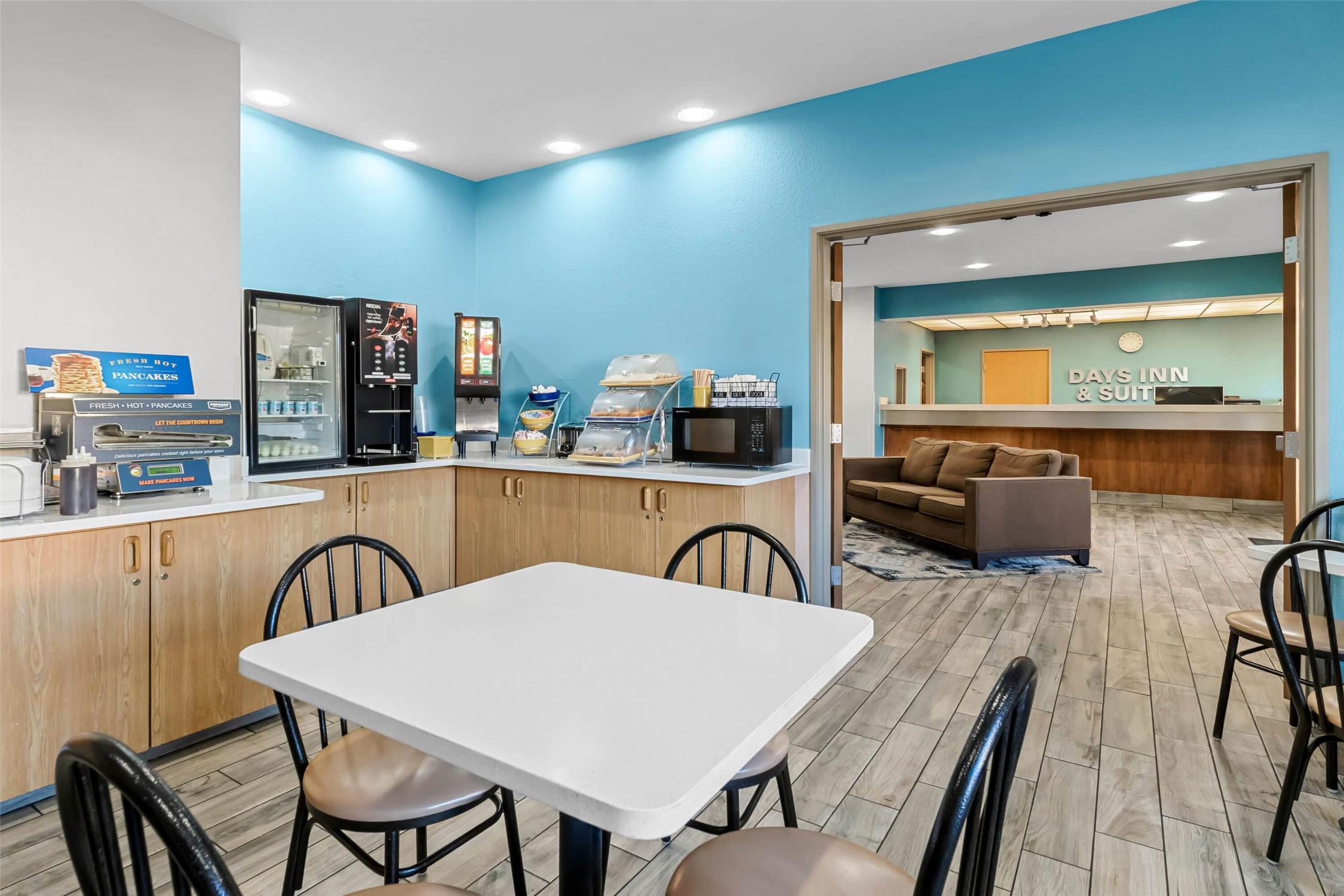 Days Inn & Suites By Wyndham Castle Rock 12/19