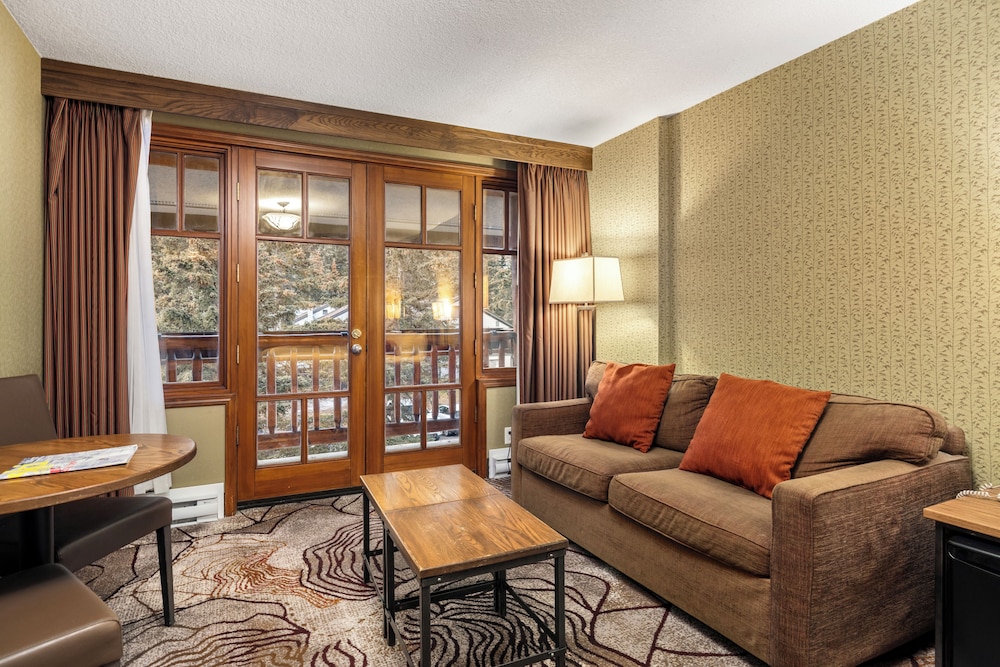 Banff Caribou Lodge & Spa 50/69