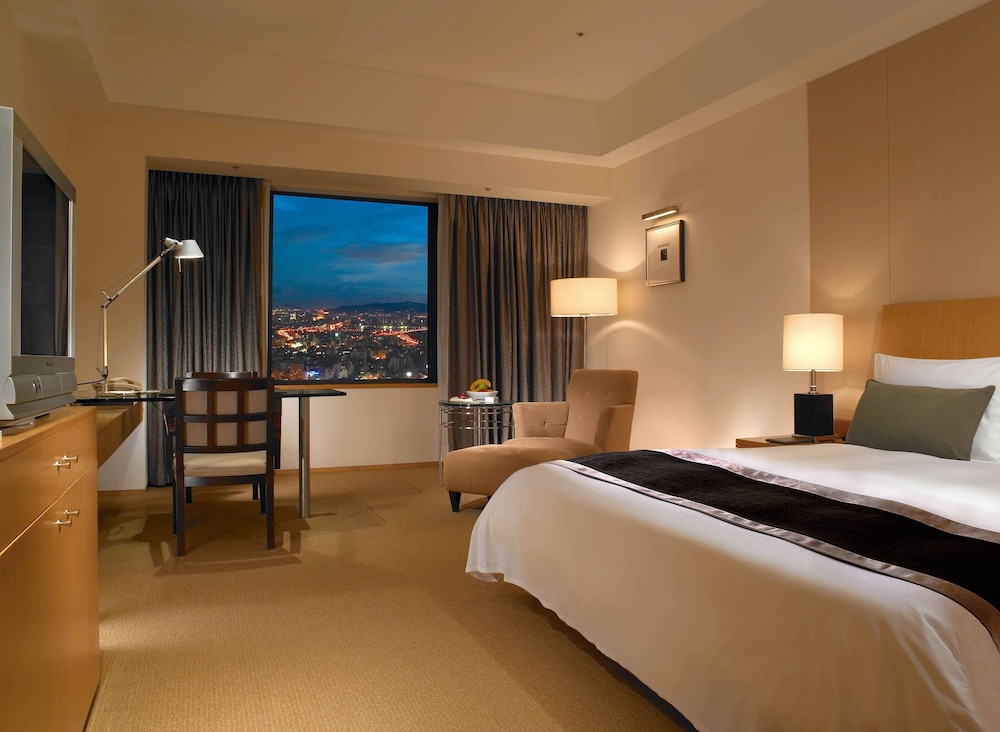 BUSINESS, SUITE, KING BED