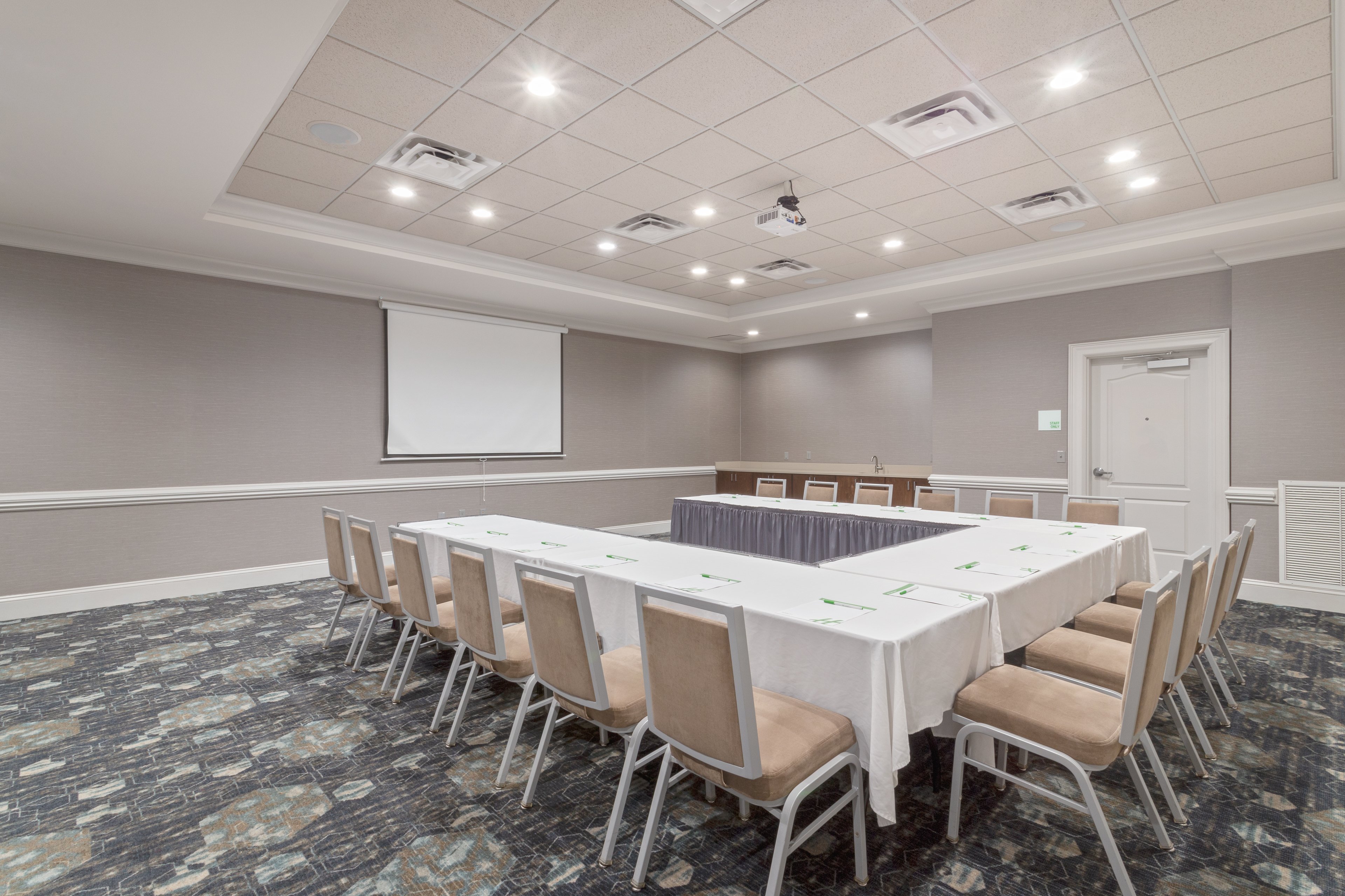 Holiday Inn Valdosta Conference Center 68/76
