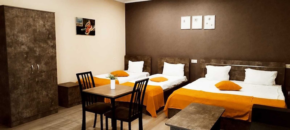 Nabadi Hotel 36/68