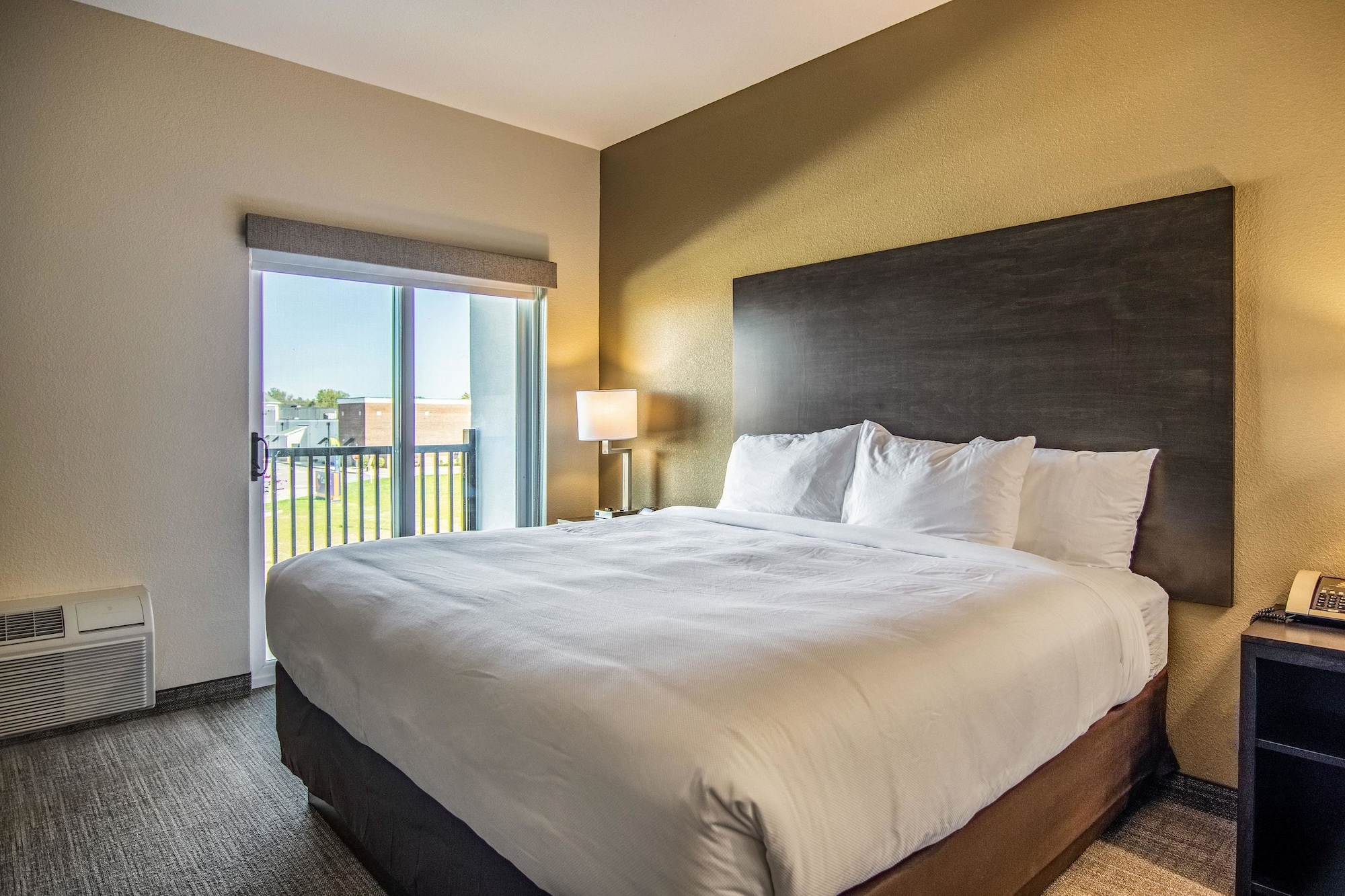 Suite, King Bed, Balcony