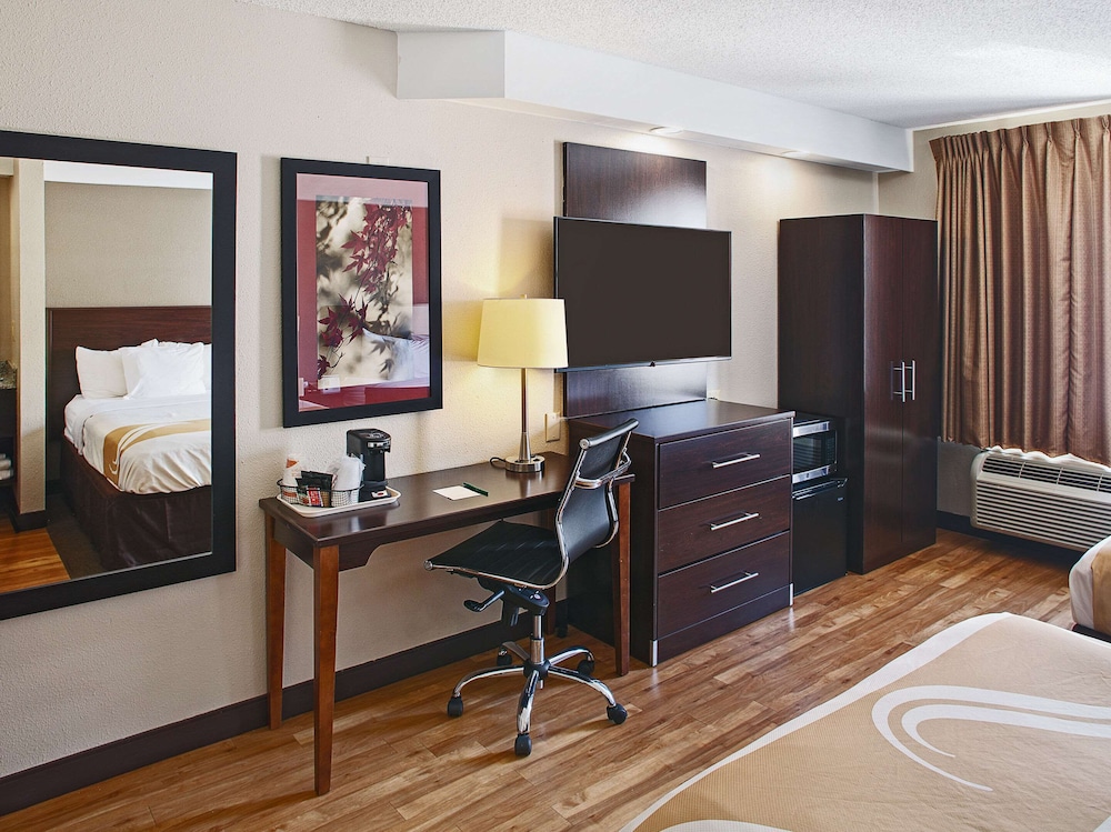 Spark by Hilton Bentonville 19/24