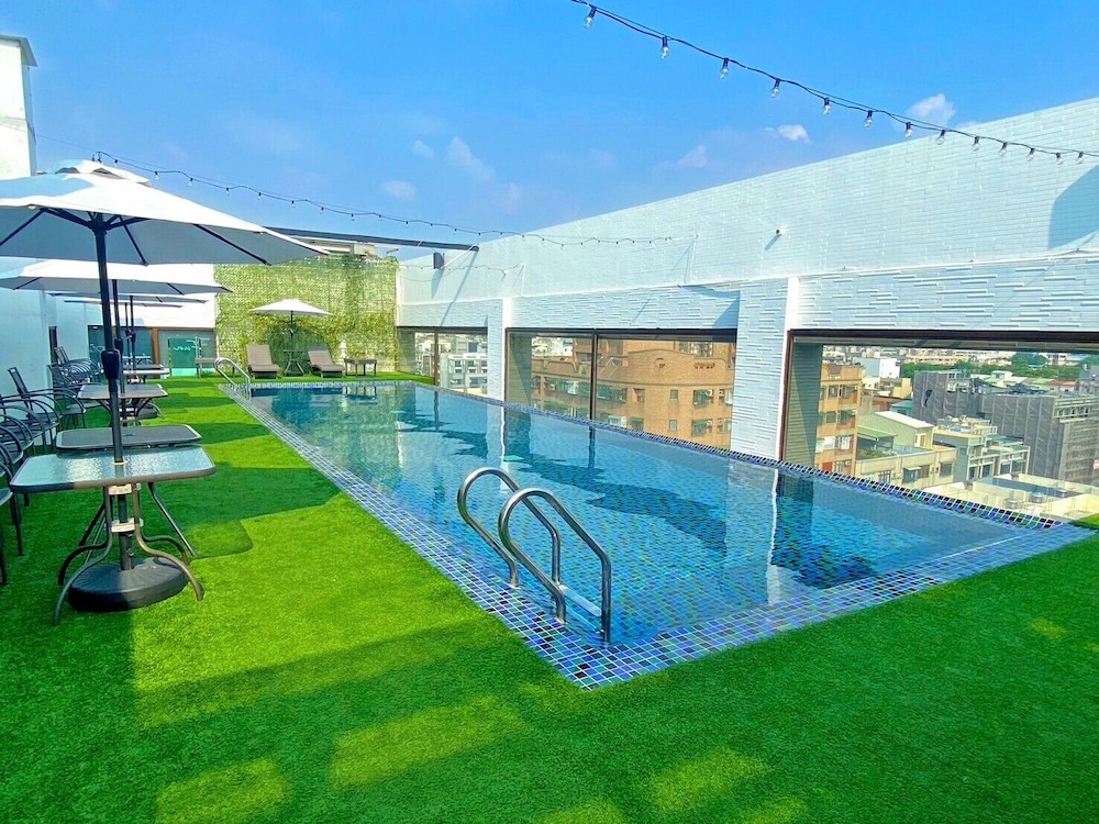 Tsun Huang Hotel 58/62