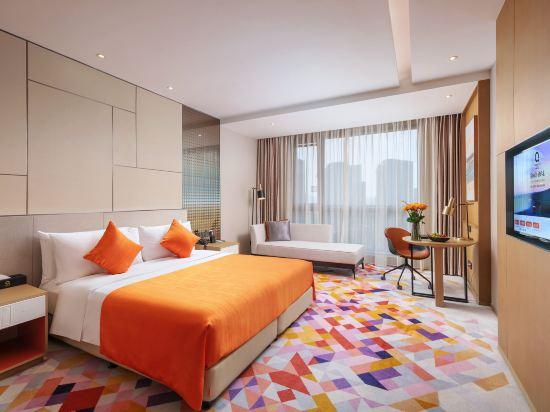 Executive, Queen Bed