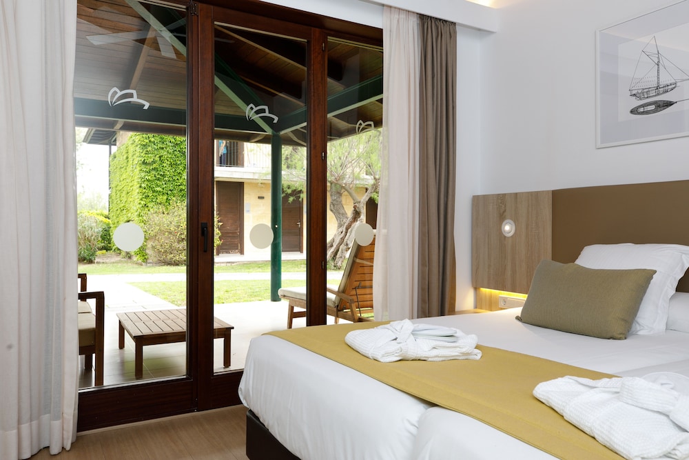 VILLAGE, SUITE