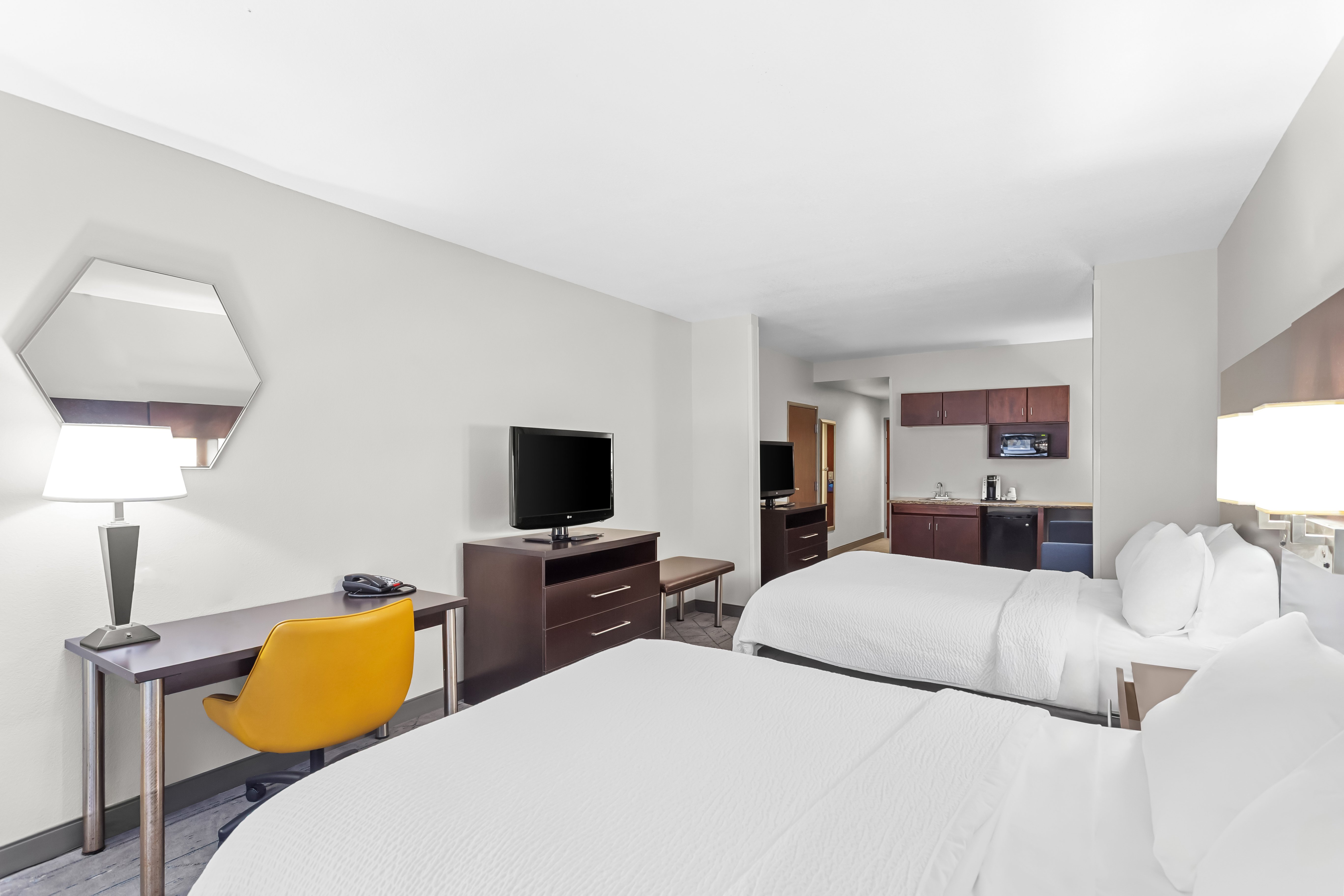 Holiday Inn Express Hotel & Suites Cross Lanes 35/75