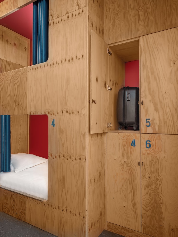Eklo Paris Roissy Cdg Airport 17/47