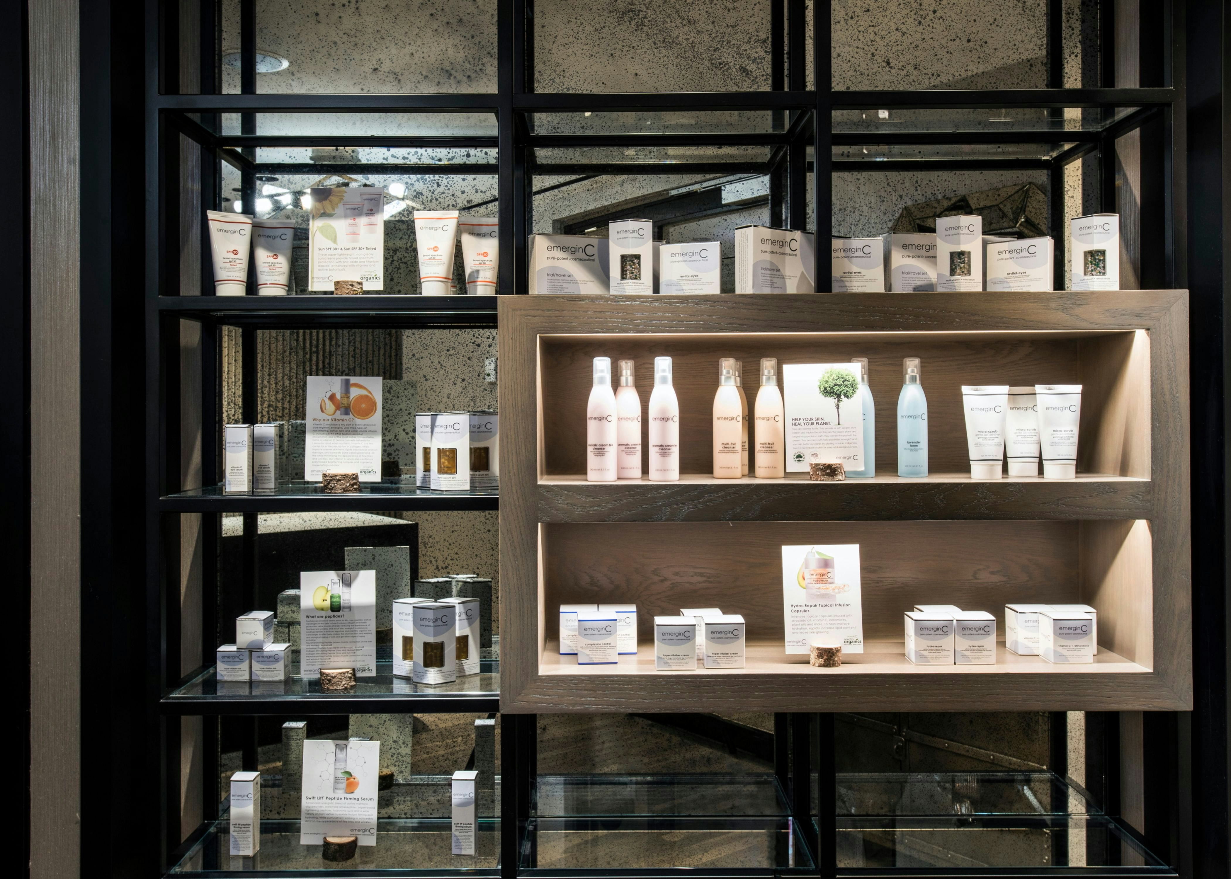 Londonhouse Chicago Curio Collection By Hilton 28/50