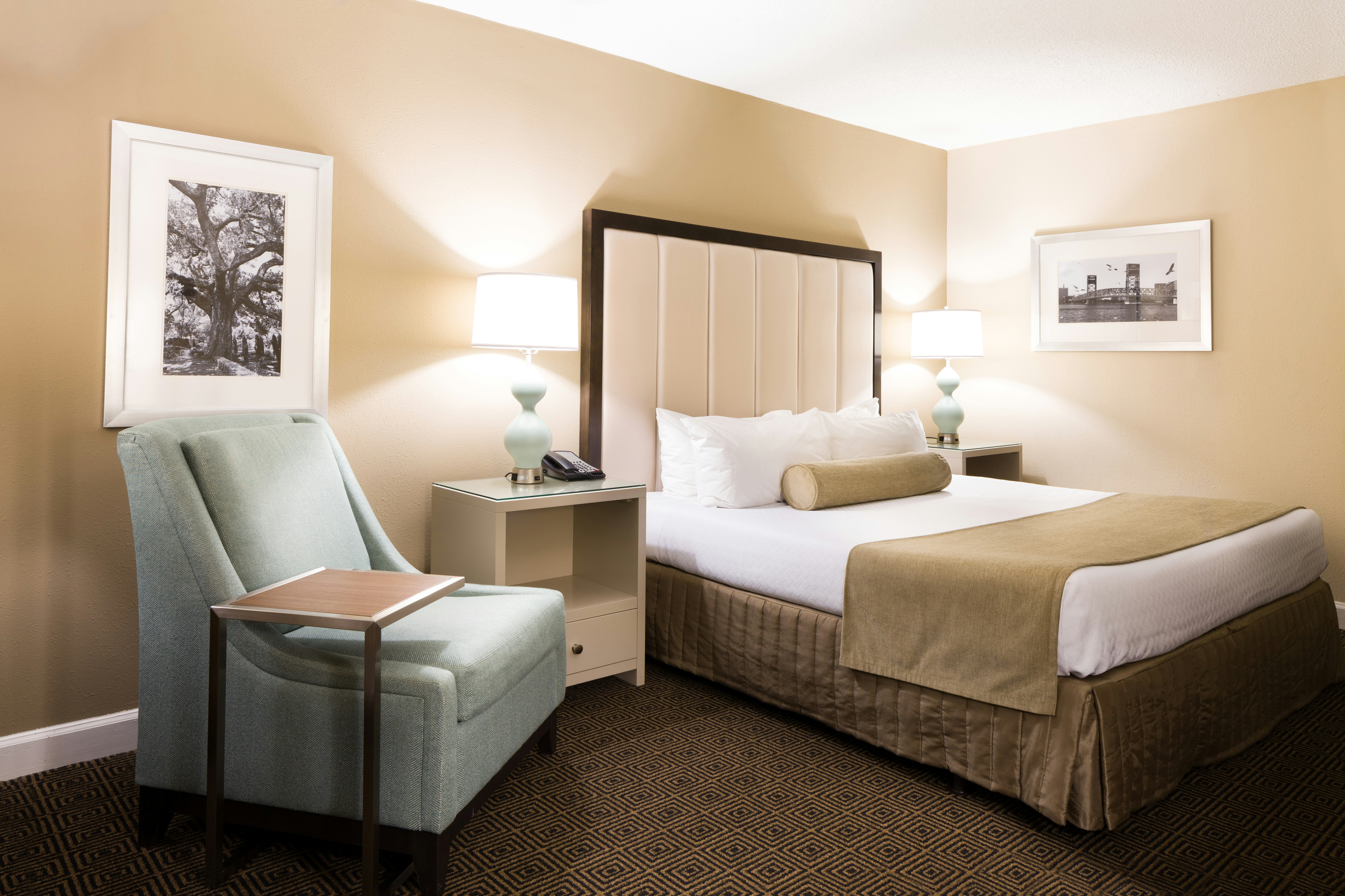 ROOM, KING BED