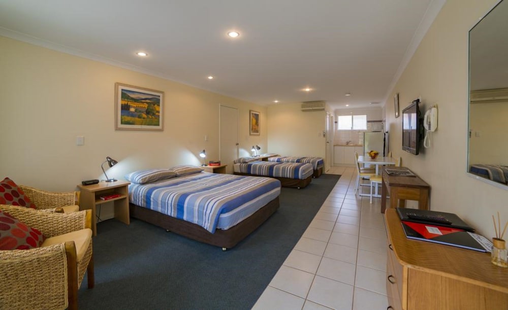 Emu Point Motel 24/70