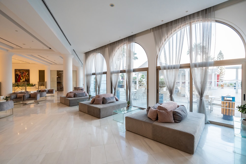 Golden Coast Beach Hotel 32/50
