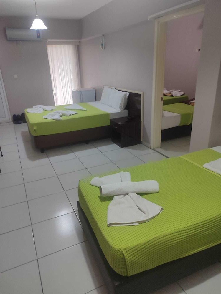 FAMILY SUITE, 1 DOUBLE AND 4 SINGLE BEDS
