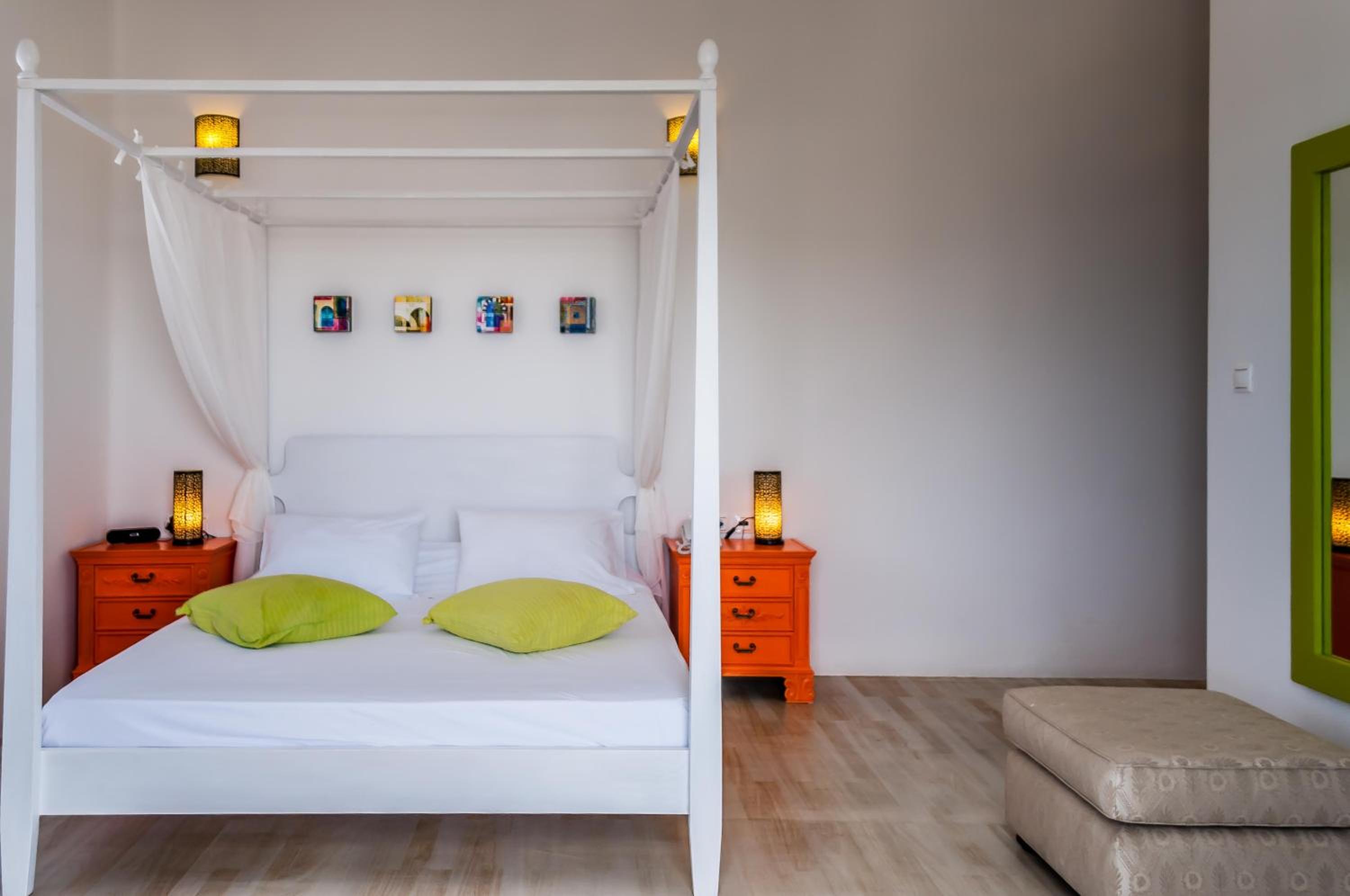 Eiriana Luxury Suites 20/60